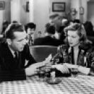 Humphrey Bogart y Lauren Bacall en The Big Sleep (1946) Still 102